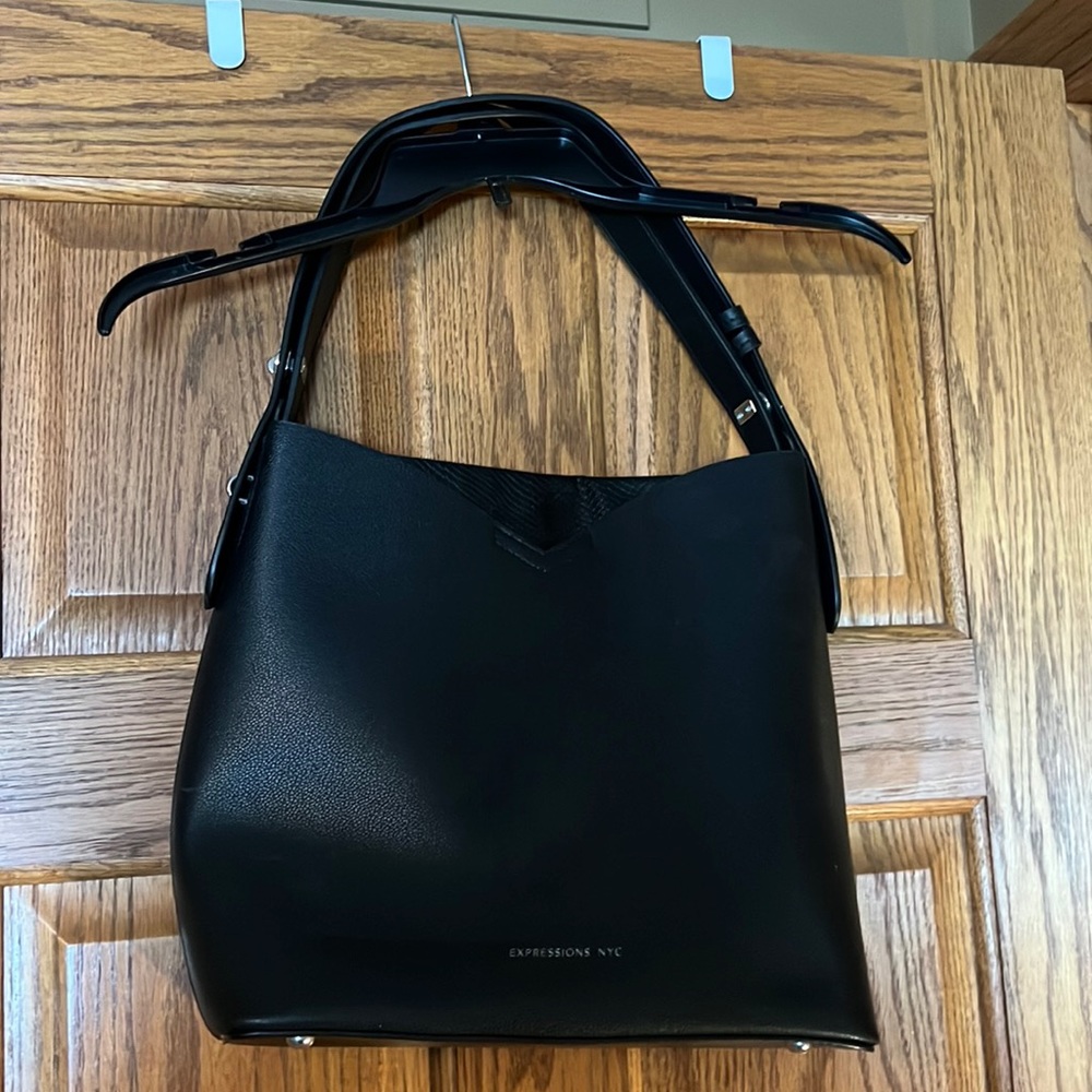 Large black purse w/ several compartments